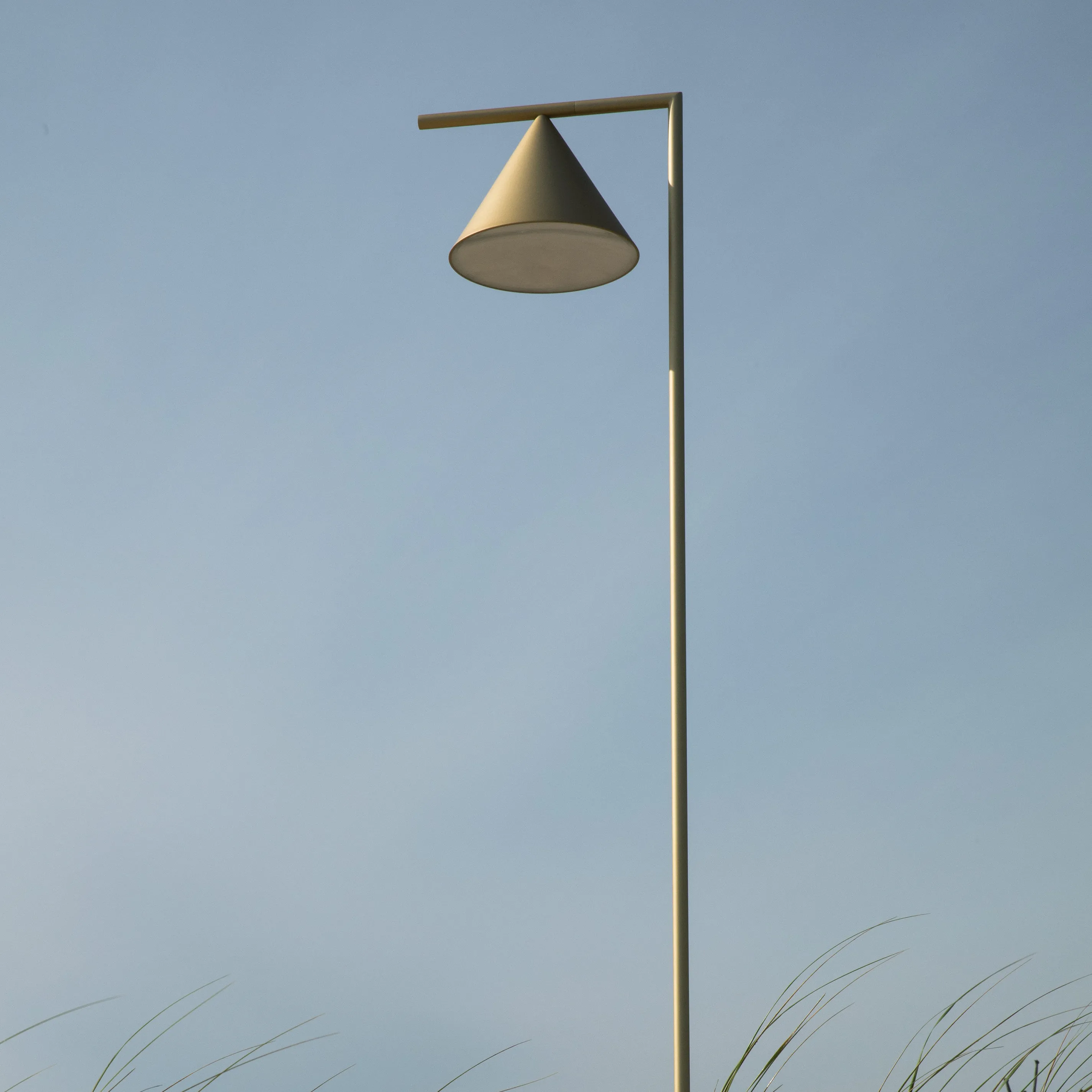 Captain Flint Outdoor H 1537 mm Brass Finish/Grey Lava