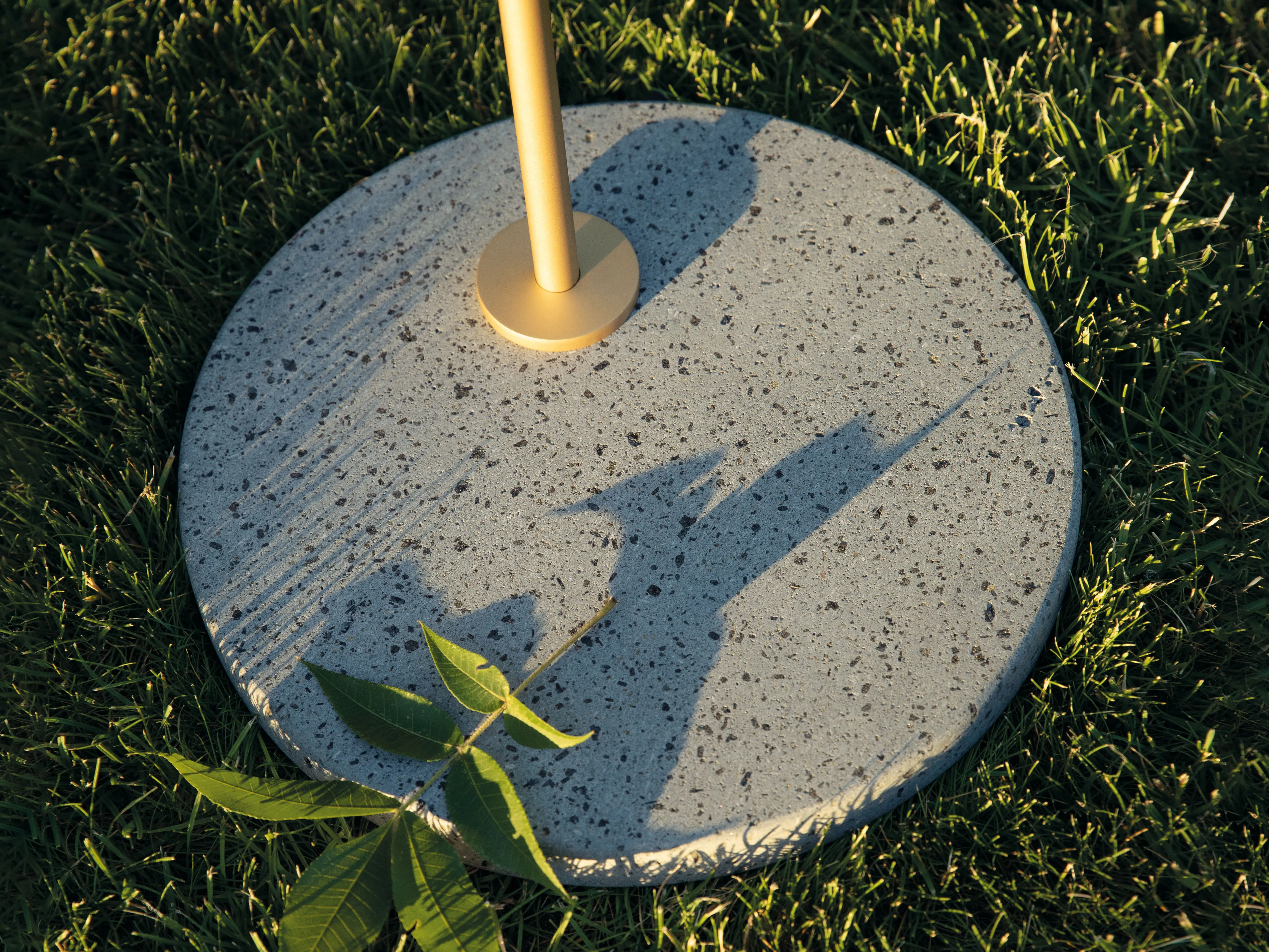 Captain Flint Outdoor H 1537 mm Brass Finish/Grey Lava